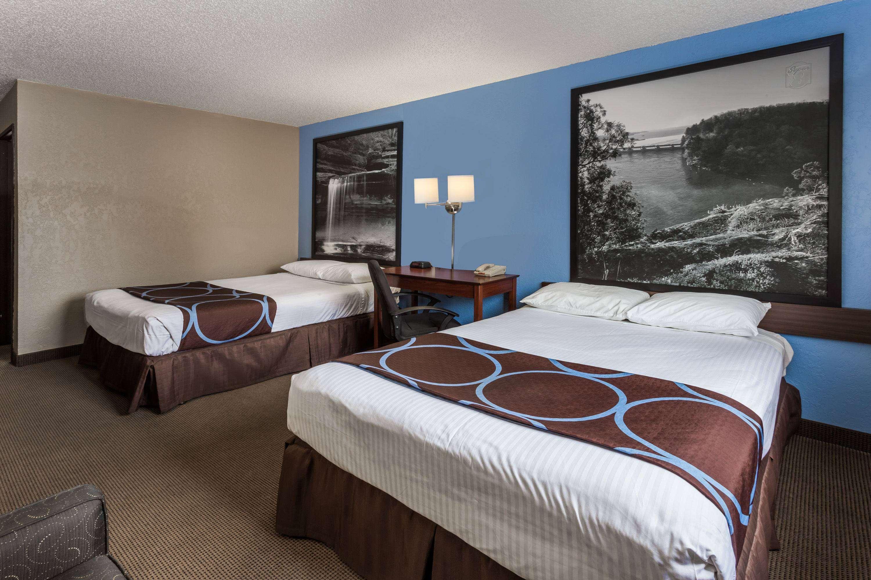 Motel Super 8 By Wyndham Dubuque Exteriér fotografie