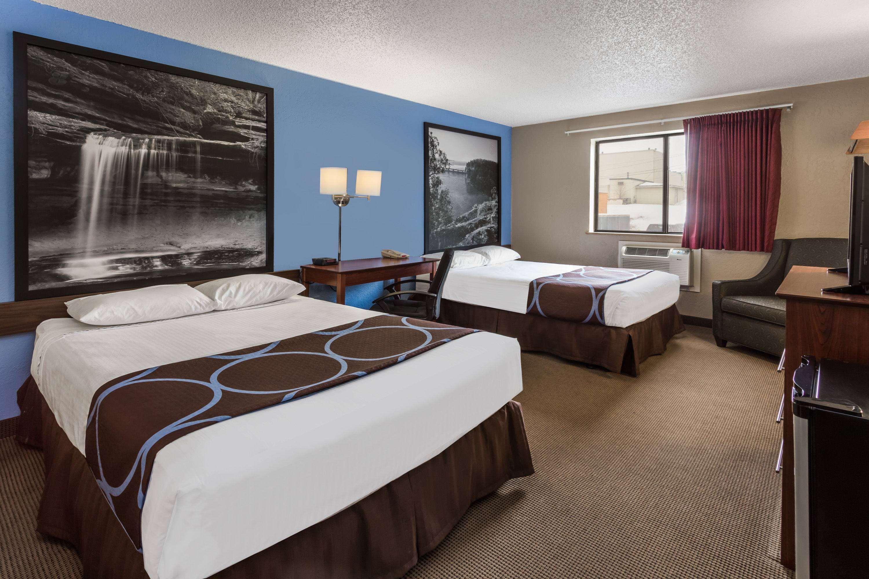 Motel Super 8 By Wyndham Dubuque Exteriér fotografie