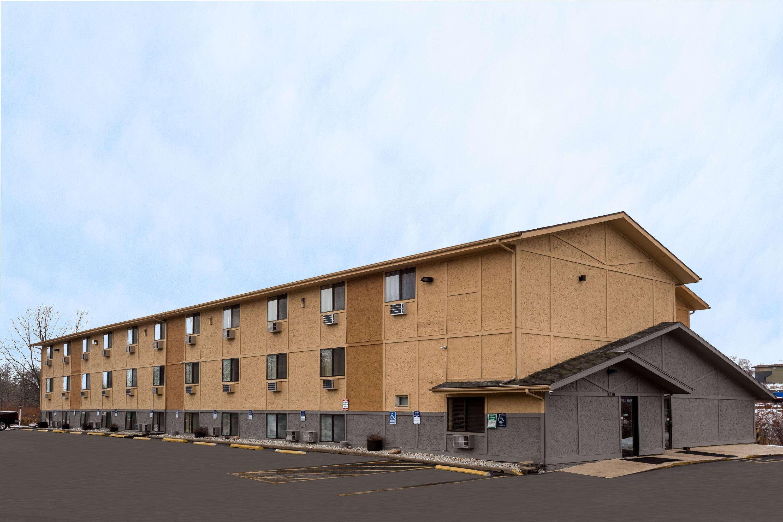 Motel Super 8 By Wyndham Dubuque Exteriér fotografie