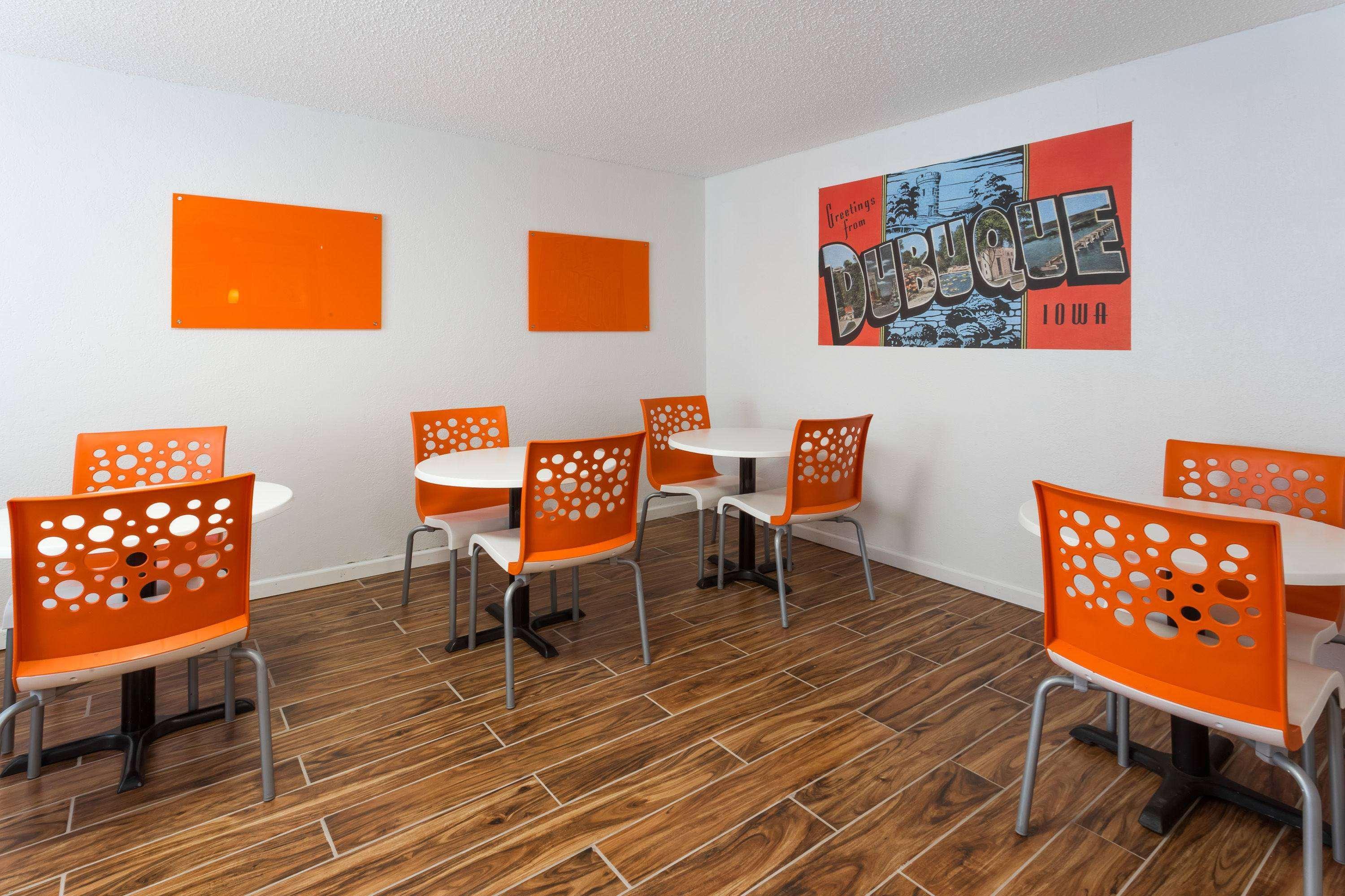 Motel Super 8 By Wyndham Dubuque Exteriér fotografie