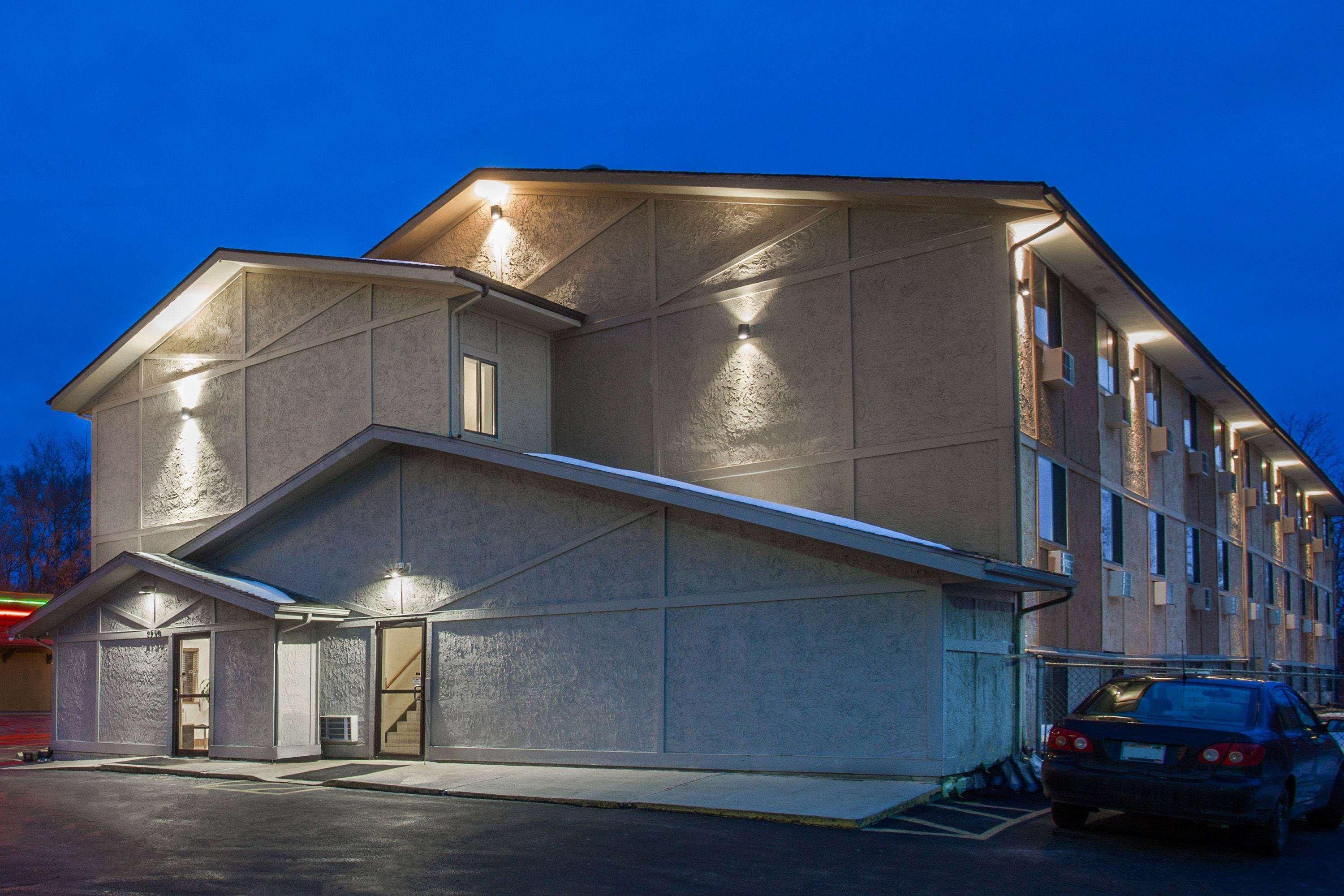 Motel Super 8 By Wyndham Dubuque Exteriér fotografie