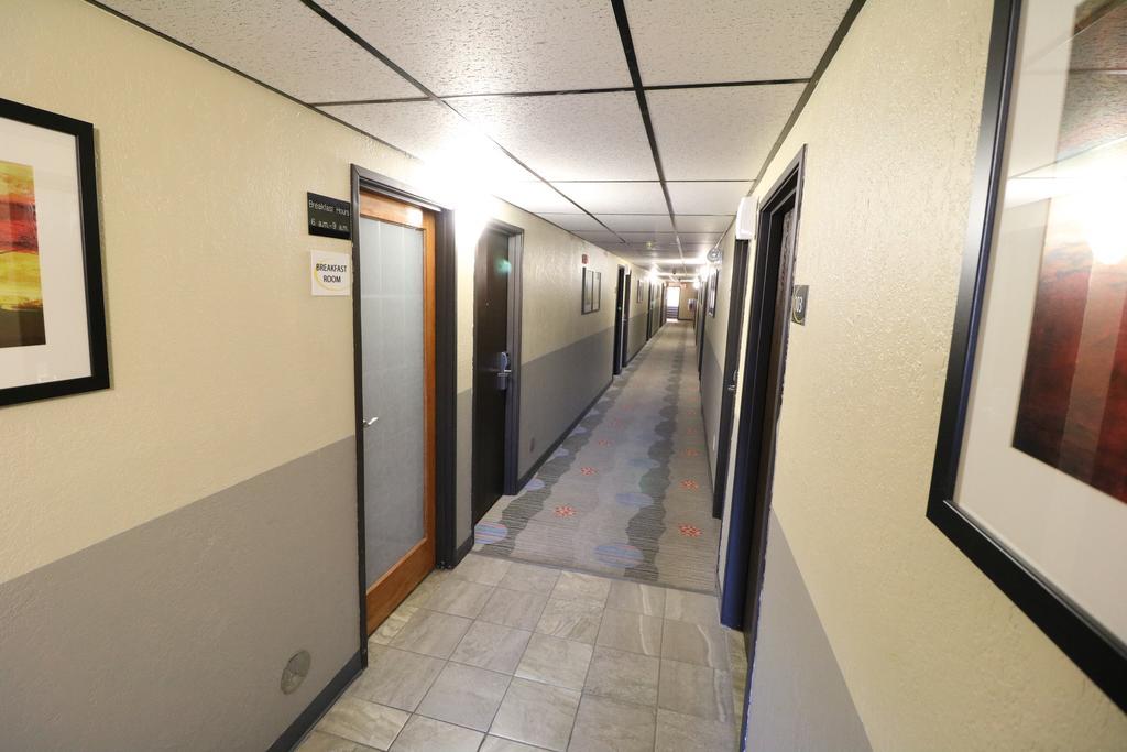 Motel Super 8 By Wyndham Dubuque Exteriér fotografie