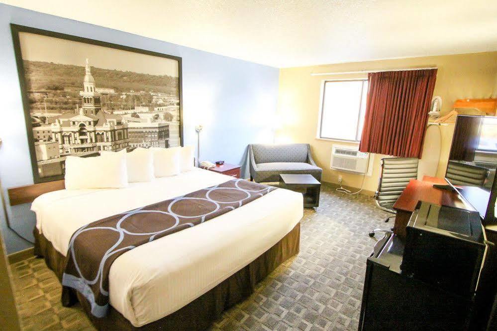 Motel Super 8 By Wyndham Dubuque Exteriér fotografie