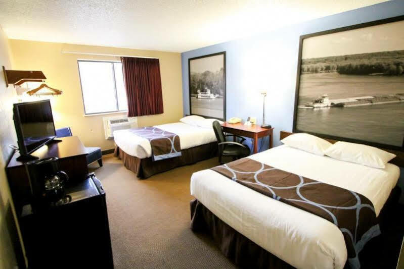 Motel Super 8 By Wyndham Dubuque Exteriér fotografie